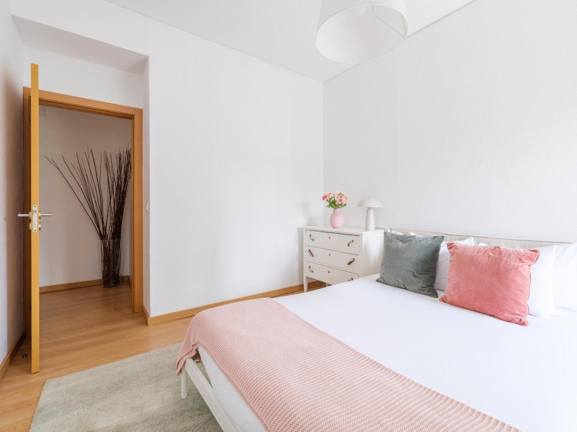 Olivais Spacious Apartment Near Airport Лиссабон Экстерьер фото