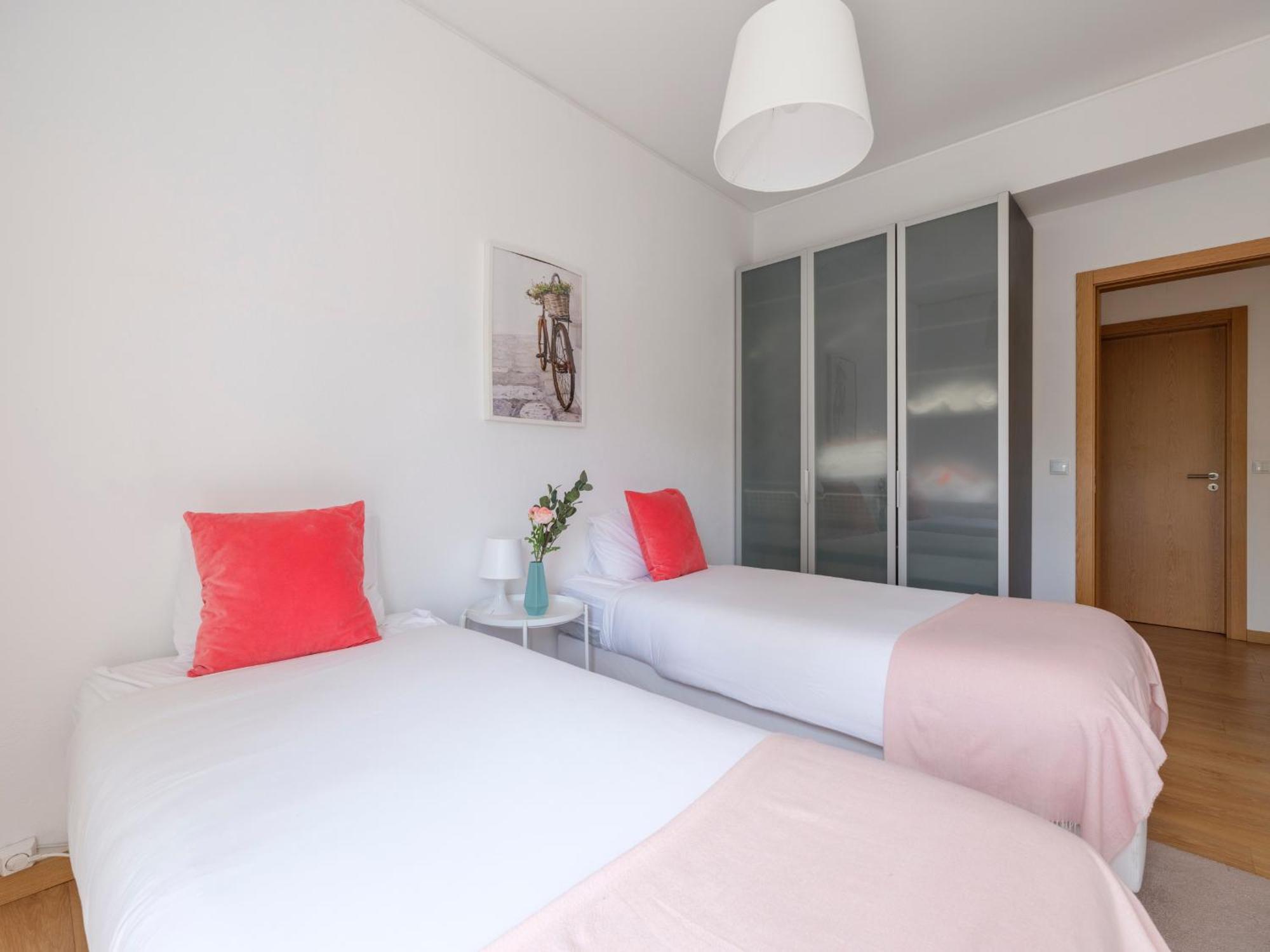Olivais Spacious Apartment Near Airport Лиссабон Экстерьер фото